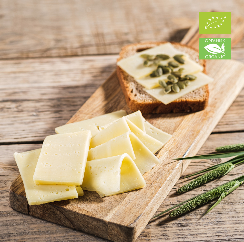 Сыр полутвердый "Монтазио молодой" м.д.ж. в сухом веществе 55 % ОРГАНИК